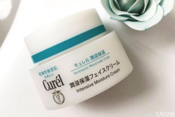 珂潤面霜含酒精嗎 珂潤面霜使用感受 珂潤面霜含酒精嗎 珂潤面霜使用感受