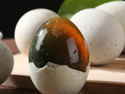 喉嚨疼可以吃皮蛋嗎 喉嚨疼吃皮蛋的好處 喉嚨疼可以吃皮蛋嗎 喉嚨疼吃皮蛋的好處