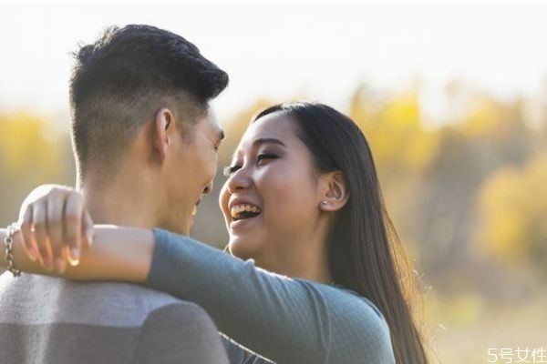 先領(lǐng)證還是先給彩禮 沒給彩禮就讓去領(lǐng)證 先領(lǐng)證還是先給彩禮 沒給彩禮就讓去領(lǐng)證