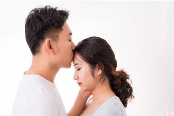 先領(lǐng)證還是先給彩禮 沒給彩禮就讓去領(lǐng)證 先領(lǐng)證還是先給彩禮 沒給彩禮就讓去領(lǐng)證