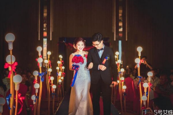 領(lǐng)結(jié)婚證后多久辦婚禮 婚禮和領(lǐng)證間隔多久合適 領(lǐng)結(jié)婚證后多久辦婚禮 婚禮和領(lǐng)證間隔多久合適