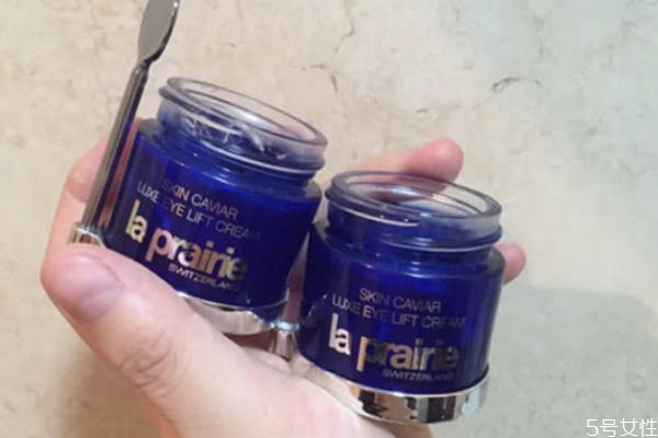 眼霜晚上睡覺可以用嗎 眼霜是在睡覺前用嗎 眼霜晚上睡覺可以用嗎 眼霜是在睡覺前用嗎