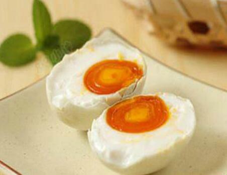 每天吃咸鴨蛋有危害嗎 咸鴨蛋膽固醇高嗎 每天吃咸鴨蛋有危害嗎 咸鴨蛋膽固醇高嗎