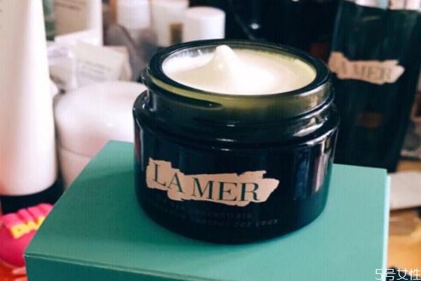 海藍(lán)之謎眼霜白瓶和綠瓶哪個好 海藍(lán)之謎兩款眼霜區(qū)別