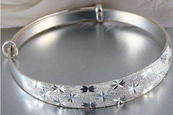 銀手鐲怎么測(cè)量圈口 銀手鐲買大了怎么弄小一圈呢