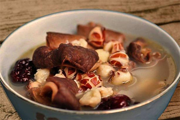 蓮子豬肚湯的做法 蓮子豬肚湯怎么做成奶白色 蓮子豬肚湯的做法 蓮子豬肚湯怎么做成奶白色