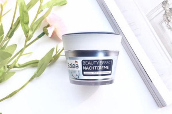 涂了面霜臉上搓泥怎么回事 涂面霜為什么會搓泥 涂了面霜臉上搓泥怎么回事 涂面霜為什么會搓泥