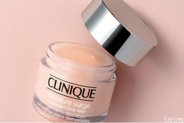 涂了面霜臉上搓泥怎么回事 涂面霜為什么會搓泥 涂了面霜臉上搓泥怎么回事 涂面霜為什么會搓泥