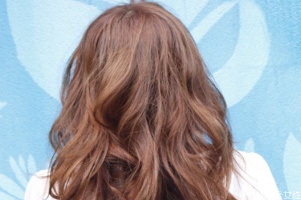 染發(fā)劑可以經(jīng)常用嗎 染發(fā)劑會導(dǎo)致脫發(fā)嗎 染發(fā)劑可以經(jīng)常用嗎 染發(fā)劑會導(dǎo)致脫發(fā)嗎