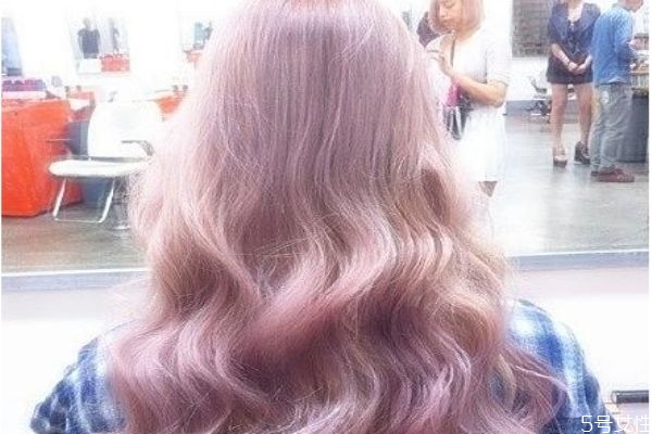 漂頭發(fā)是什么意思 漂粉和染發(fā)膏的區(qū)別 漂頭發(fā)是什么意思 漂粉和染發(fā)膏的區(qū)別