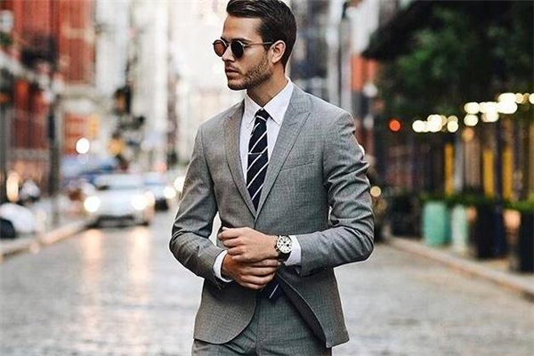 西裝怎么穿出高級感 西裝怎么搭配不廉價 西裝怎么穿出高級感 西裝怎么搭配不廉價