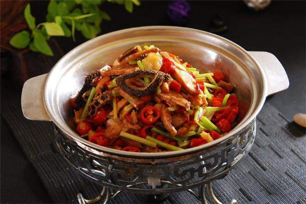 干鍋牛雜的做法 干鍋牛雜吃了會上火嗎 干鍋牛雜的做法 干鍋牛雜吃了會上火嗎