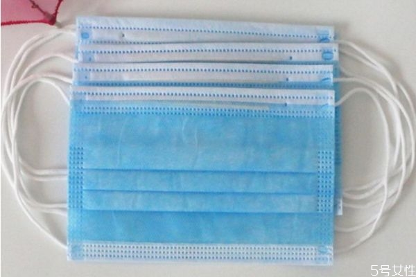 口罩的尖朝上還是朝下 醫(yī)用藍色口罩正確戴法 口罩的尖朝上還是朝下 醫(yī)用藍色口罩正確戴法
