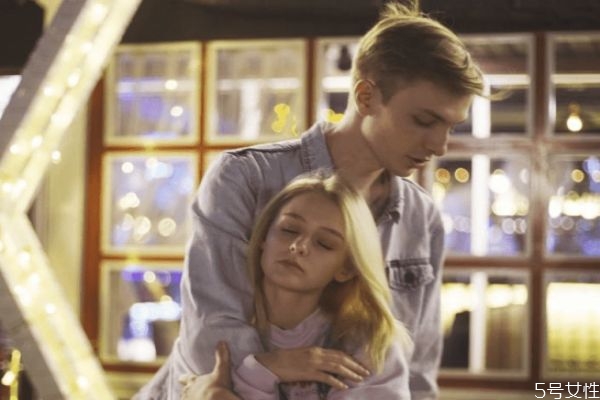 老公從來不關心妻子怎么辦 老公不關心妻子原因 老公從來不關心妻子怎么辦 老公不關心妻子原因