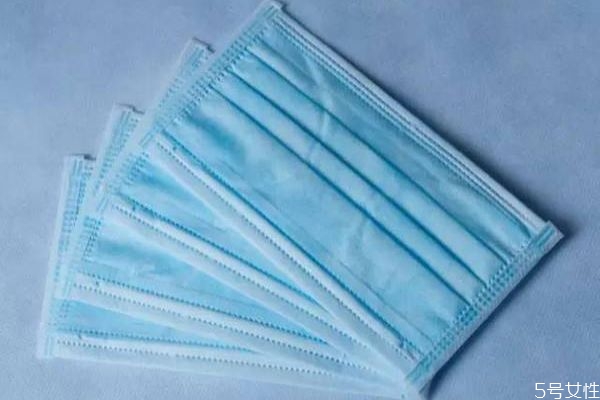 口罩的尖朝上還是朝下 醫(yī)用藍色口罩正確戴法 口罩的尖朝上還是朝下 醫(yī)用藍色口罩正確戴法