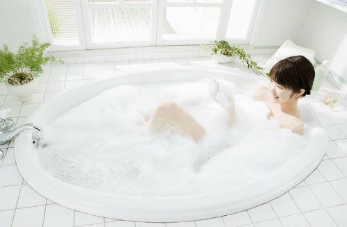 夏天可以天天泡澡嗎 泡澡對懷孕有影響嗎 夏天可以天天泡澡嗎 泡澡對懷孕有影響嗎