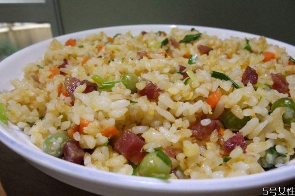 蛋炒飯是先放蛋還是先放飯 蛋炒飯怎么去腥味 蛋炒飯是先放蛋還是先放飯 蛋炒飯怎么去腥味