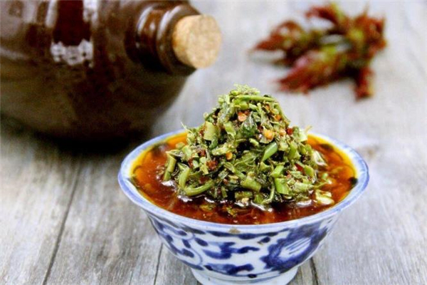 香椿籽泡酒的比例 香椿籽泡酒有什么功效 香椿籽泡酒的比例 香椿籽泡酒有什么功效