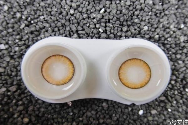 如何選擇隱形眼鏡護理液 隱形眼鏡護理液的重要性 如何選擇隱形眼鏡護理液 隱形眼鏡護理液的重要性