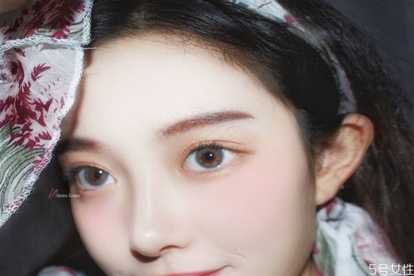 戴隱形眼鏡眼睛充血是什么原因 戴隱形眼睛充血妙招 戴隱形眼鏡眼睛充血是什么原因 戴隱形眼睛充血妙招