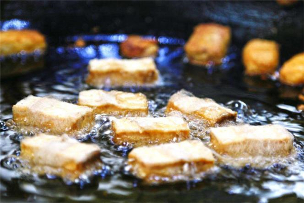 毛豆腐是哪里的特產(chǎn) 毛豆腐有營(yíng)養(yǎng)嗎 毛豆腐是哪里的特產(chǎn) 毛豆腐有營(yíng)養(yǎng)嗎