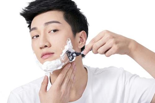 刮胡子用電動還是手動好 多大年齡后適合刮胡子 刮胡子用電動還是手動好 多大年齡后適合刮胡子