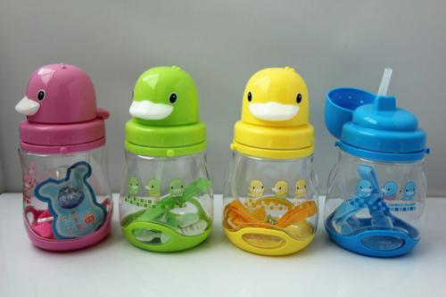 寶寶多大用吸管杯 吸管杯可以用到幾歲 寶寶多大用吸管杯 吸管杯可以用到幾歲