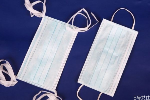 一次性口罩能帶兩次嗎 醫(yī)用口罩不能二次使用 一次性口罩能帶兩次嗎 醫(yī)用口罩不能二次使用