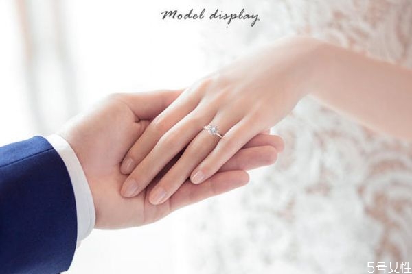 結(jié)婚戒指平時戴嗎 結(jié)婚戒指怎么戴正確