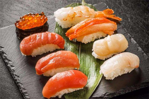 壽司放冰箱能放多久 壽司放冰箱第二天還能吃嗎 壽司放冰箱能放多久 壽司放冰箱第二天還能吃嗎