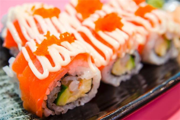 壽司吃多了會怎么樣 壽司變硬了可以蒸軟嗎 壽司吃多了會怎么樣 壽司變硬了可以蒸軟嗎