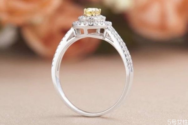 結(jié)婚鉆戒什么牌子的好 婚戒買黃金好還是鉆戒好 結(jié)婚鉆戒什么牌子的好 婚戒買黃金好還是鉆戒好