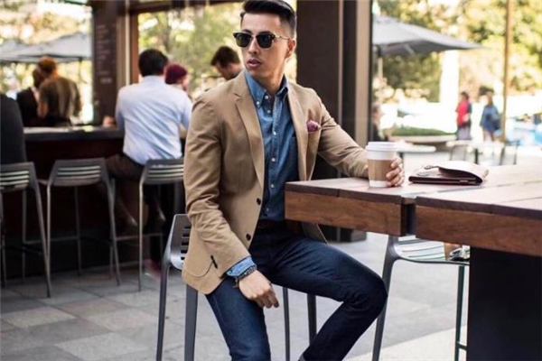 男生穿什么樣的牛仔褲好看 男生牛仔褲穿搭圖片 男生穿什么樣的牛仔褲好看 男生牛仔褲穿搭圖片