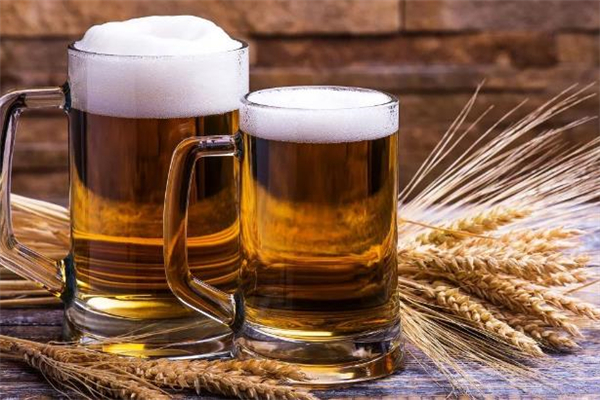 啤酒和紅酒哪個(gè)熱量高 啤酒和紅酒哪個(gè)容易長(zhǎng)胖 啤酒和紅酒哪個(gè)熱量高 啤酒和紅酒哪個(gè)容易長(zhǎng)胖