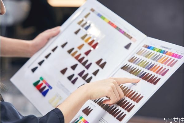 染發(fā)皮試20分鐘夠嗎 怎么判斷染發(fā)過敏 染發(fā)皮試20分鐘夠嗎 怎么判斷染發(fā)過敏