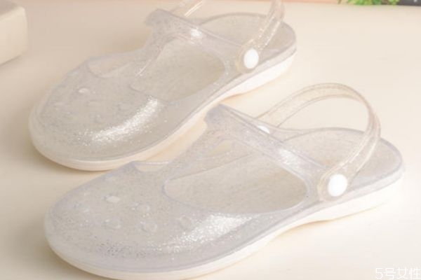 透明果凍鞋發(fā)黃怎么辦 透明鞋變黃怎么辦 透明果凍鞋發(fā)黃怎么辦 透明鞋變黃怎么辦