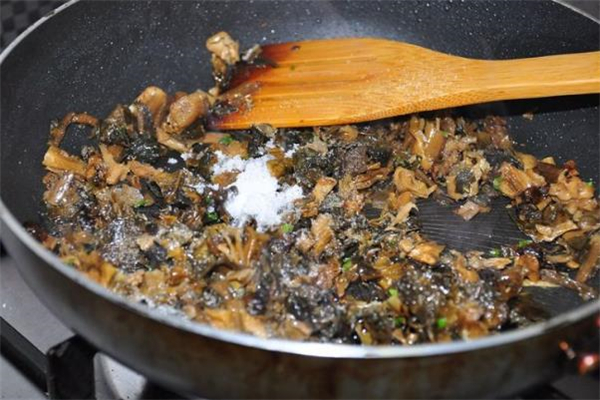 孕婦能吃梅干菜嗎 吃梅干菜會胃疼嗎 孕婦能吃梅干菜嗎 吃梅干菜會胃疼嗎