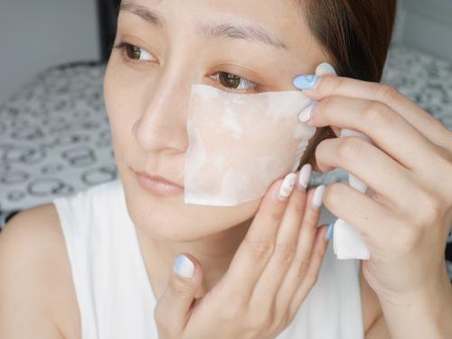 睡前為什么不適合涂太多護膚品 為什么補水之后還要保濕 睡前為什么不適合涂太多護膚品 為什么補水之后還要保濕