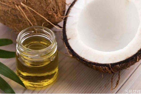 椰子油到底好還是不好 初榨椰子油和精煉椰子油有什么區(qū)別 椰子油到底好還是不好 初榨椰子油和精煉椰子油有什么區(qū)別