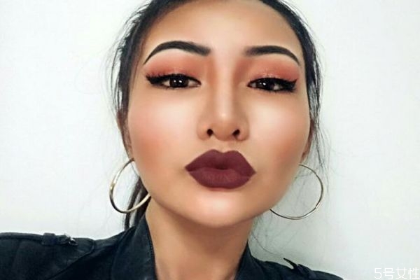 什么人適合歐美妝 畫歐美妝要注意哪些事項(xiàng) 什么人適合歐美妝 畫歐美妝要注意哪些事項(xiàng)