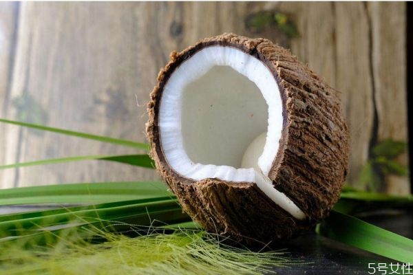 怎樣區(qū)別椰子油 鑒別椰子油的優(yōu)劣品質 怎樣區(qū)別椰子油 鑒別椰子油的優(yōu)劣品質