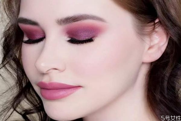 什么人適合歐美妝 畫歐美妝要注意哪些事項(xiàng) 什么人適合歐美妝 畫歐美妝要注意哪些事項(xiàng)