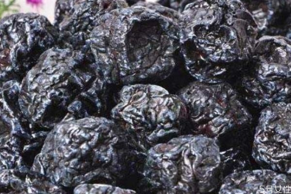 鮮烏梅上的油是什么 烏梅為啥外皮都是油 鮮烏梅上的油是什么 烏梅為啥外皮都是油