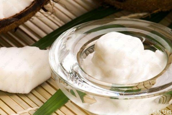 怎樣區(qū)別椰子油 鑒別椰子油的優(yōu)劣品質 怎樣區(qū)別椰子油 鑒別椰子油的優(yōu)劣品質