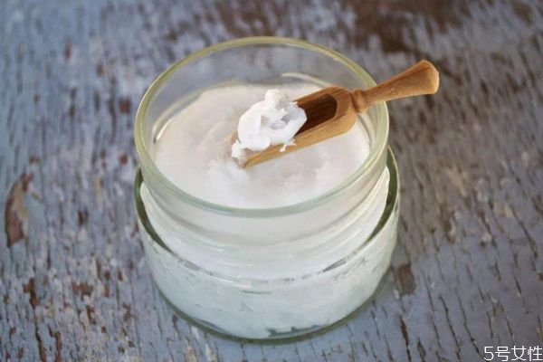 怎樣區(qū)別椰子油 鑒別椰子油的優(yōu)劣品質 怎樣區(qū)別椰子油 鑒別椰子油的優(yōu)劣品質