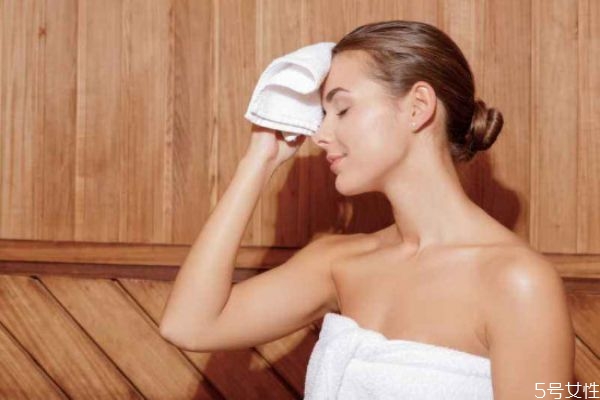 女人汗蒸的話好處與壞處 女人汗蒸的注意事項(xiàng) 女人汗蒸的話好處與壞處 女人汗蒸的注意事項(xiàng)