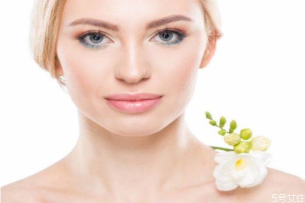 臉部缺水可以天天敷面膜嗎 臉干補水最好土方法 臉部缺水可以天天敷面膜嗎 臉干補水最好土方法