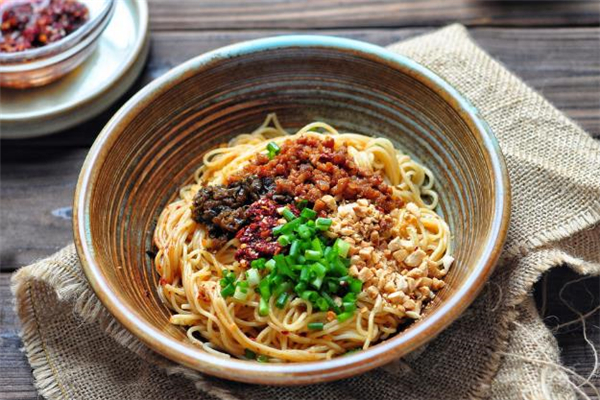 燃面為什么叫燃面 燃面是哪里的特色小吃 燃面為什么叫燃面 燃面是哪里的特色小吃