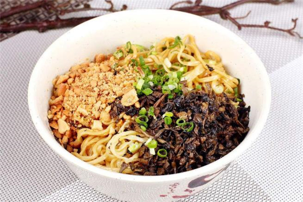 燃面為什么叫燃面 燃面是哪里的特色小吃 燃面為什么叫燃面 燃面是哪里的特色小吃