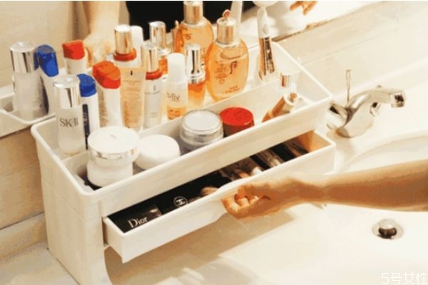 護膚后臉上搓泥是怎么回事 護膚品搓泥原因大揭秘 護膚后臉上搓泥是怎么回事 護膚品搓泥原因大揭秘